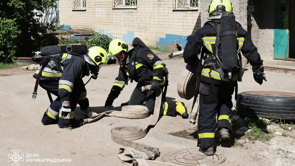 У Кропивницькому надзвичайники загасили пожежу у багатоповерхівці