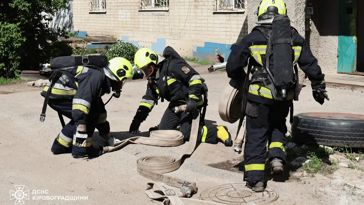 У Кропивницькому надзвичайники загасили пожежу у багатоповерхівці