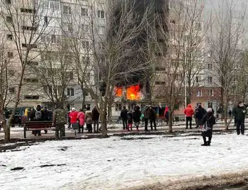 У Кропивницькому горить квартира на Попова, місцеві кажуть, що стався вибух (ОНОВЛЕНО) фото 1