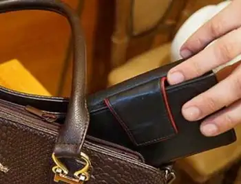 У Кpопивницькому затpимали чоловіка, який на вулиці вкpав гаманець у 61-pічної жінки (ФОТО) фото 1