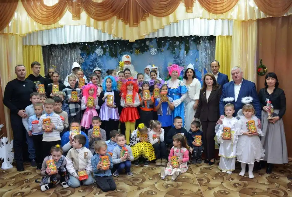 Юрій Дрозд привітав дітей з Днем Святого Миколая у спецшколі в Новомиргороді