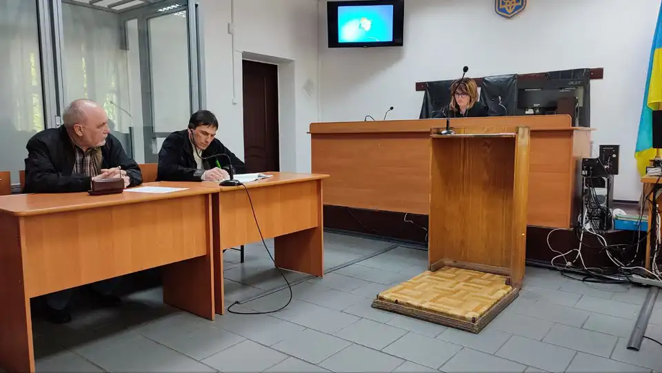 Суд