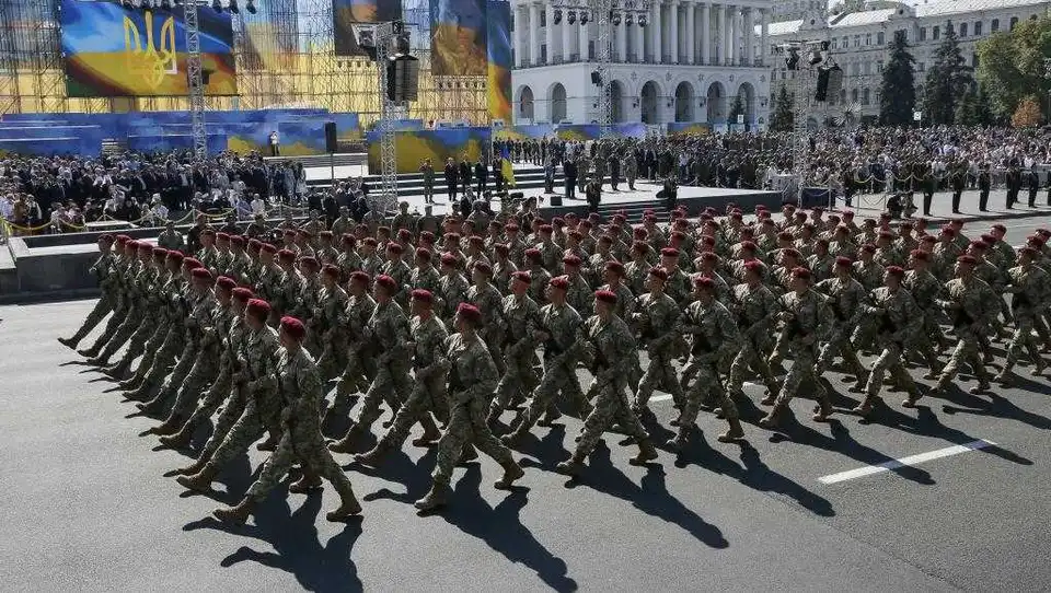 У Києві проходить військовий парад до Дня Незалежності (НАЖИВО) фото 1