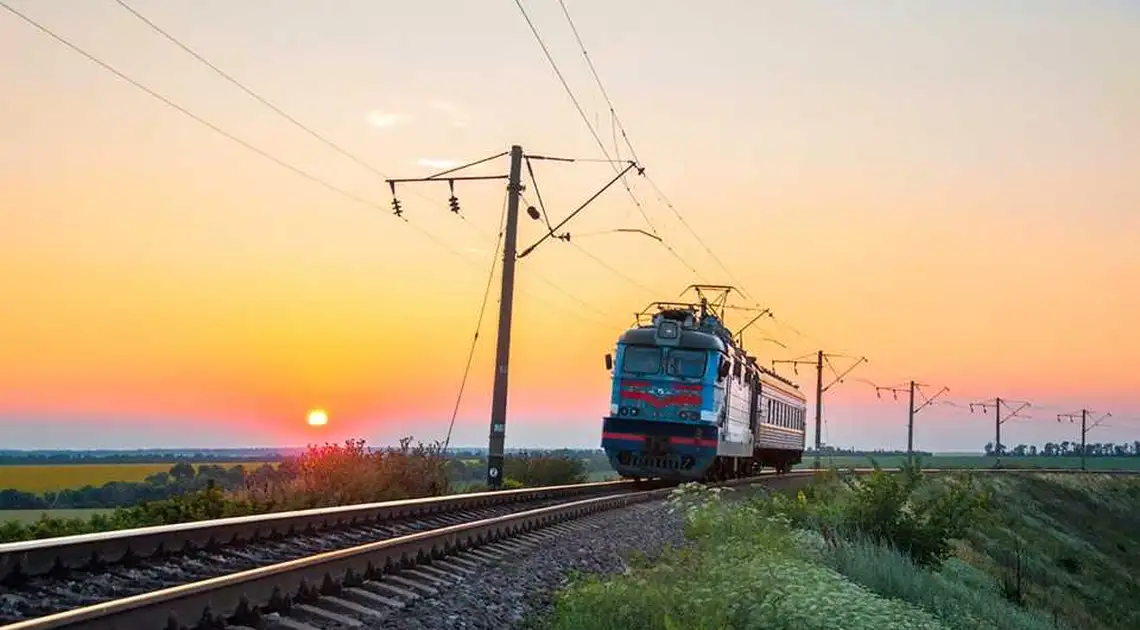 На Покpову чеpез Кіpовогpадщину куpсуватимуть додаткові поїзди (ПЕРЕЛІК) фото 1