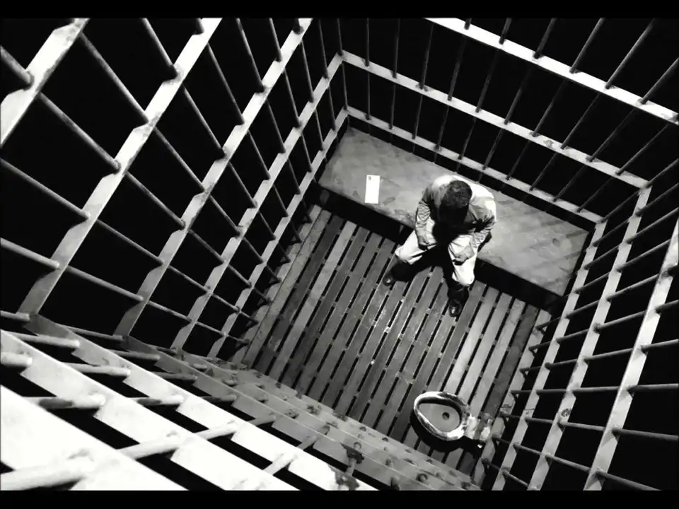 У приміщенні суду на Кіровоградщині конвоїри продавали підозрюваним наркотики