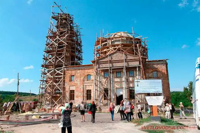 Світловодщина запрошує на встановлення хресту на храмі