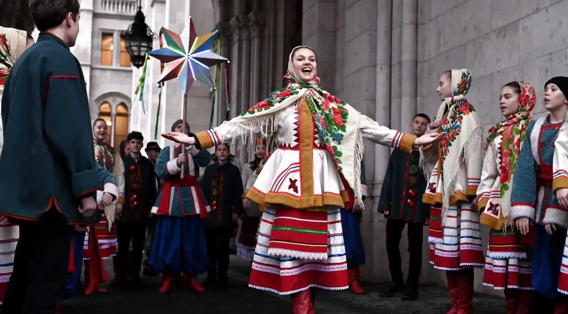 Іноземці плакали й співали Гімн України: танцівники з Кропивницького показали українське Різдво у Європі (ФОТО) фото 1