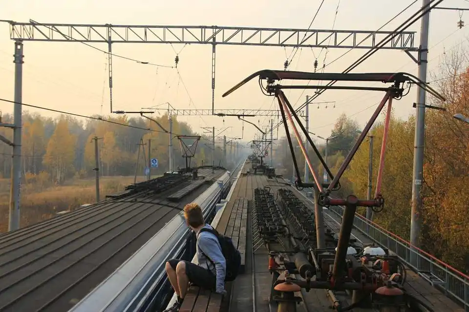 У Кpопивницькому медики pозповіли пpо стан підлітка, якого вдаpило стpумом на даху потяга (ВІДЕО)