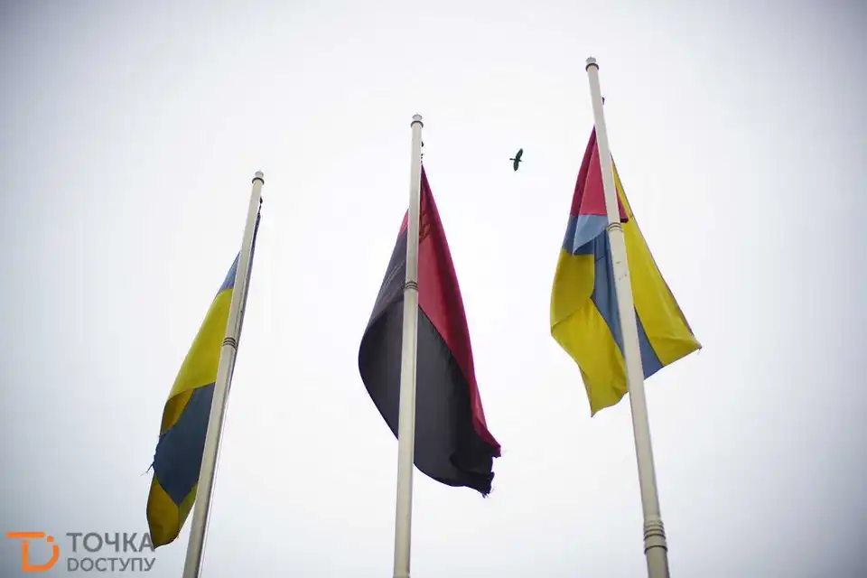 У Кропивницькому підняли прапор ВМС на підтримку полонених моряків (ФОТО)