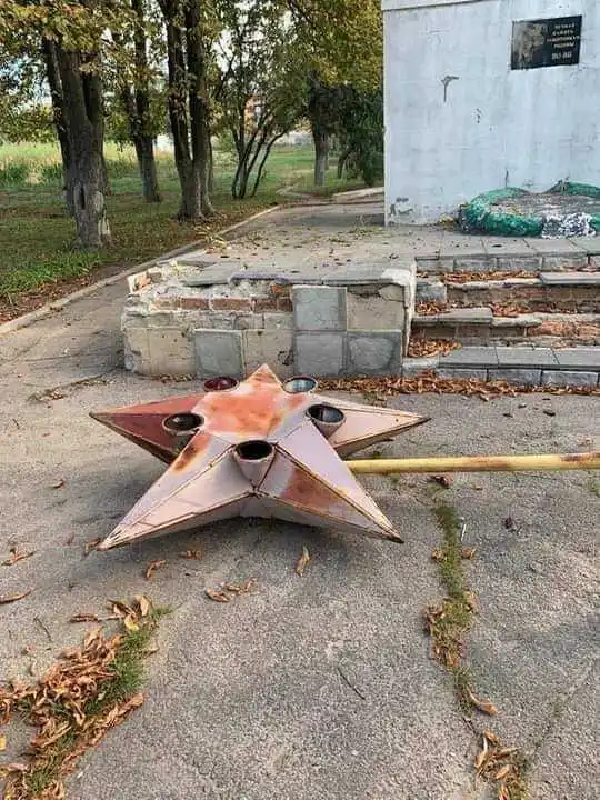 В громаді на Кіровоградщині з пам’ятного знаку прибрали радянську зірку (ФОТО)