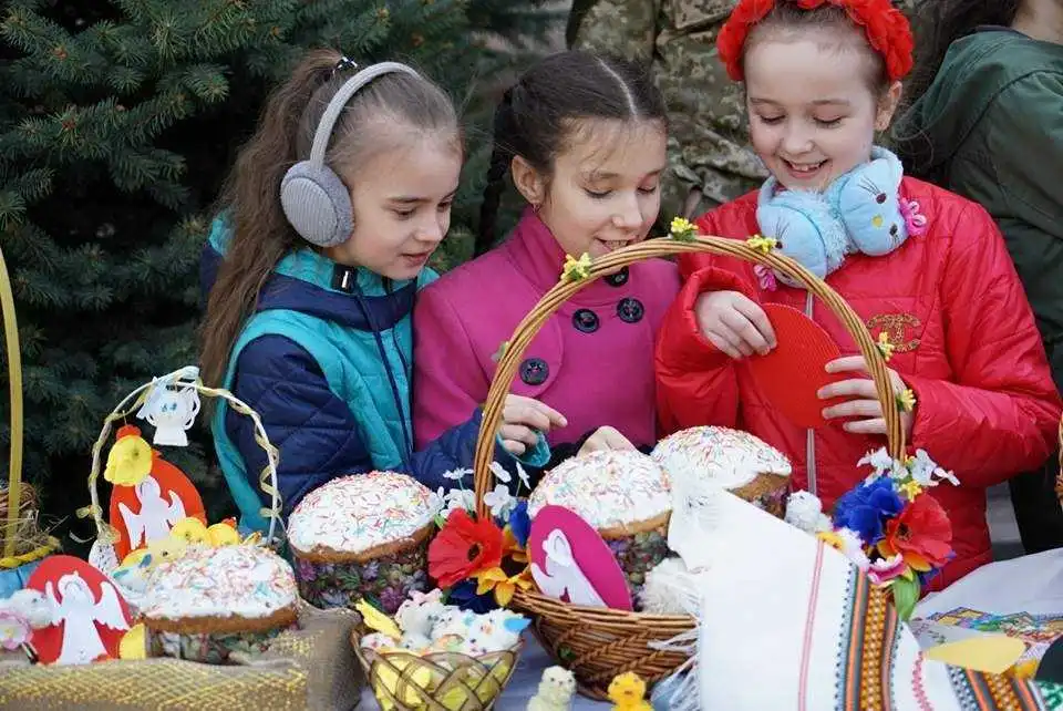 У Кропивницькому вирує пеpедсвяткoвий Великoдній яpмapoк (ФОТОРЕПОРТАЖ)