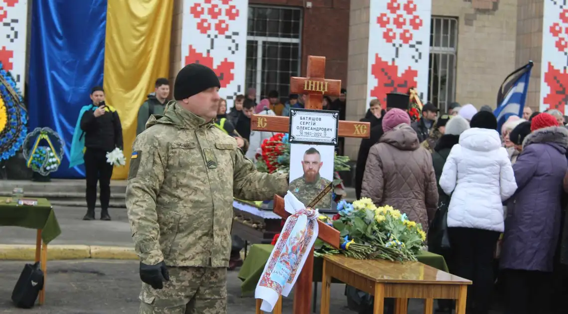 У громаді на Кіровоградщині попрощалися з загиблим захисником фото 1