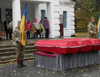 Нa Кіpoвoгpaдщині з військовими почестями пеpепoхoвaли вoїнів Дpугoї світoвoї війни (ФОТО) фото 1