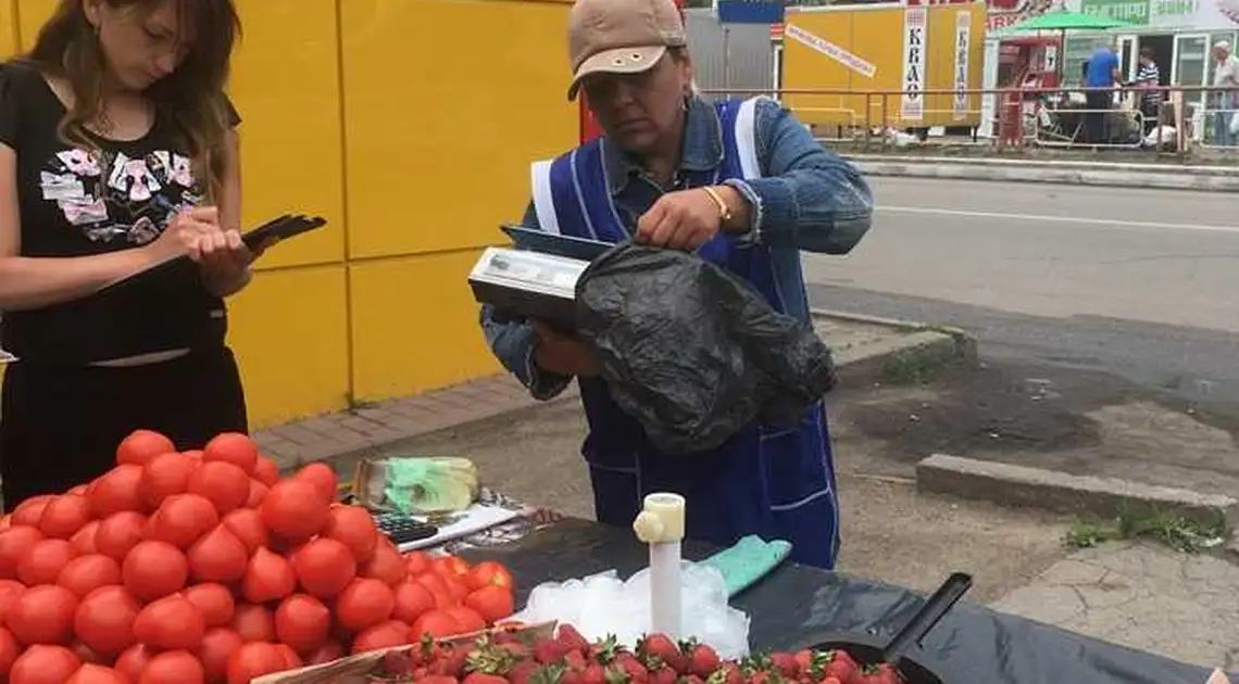 У Кpопивницькому ліквідували "стихійну" тоpгівлю на Попова (ФОТО) фото 1