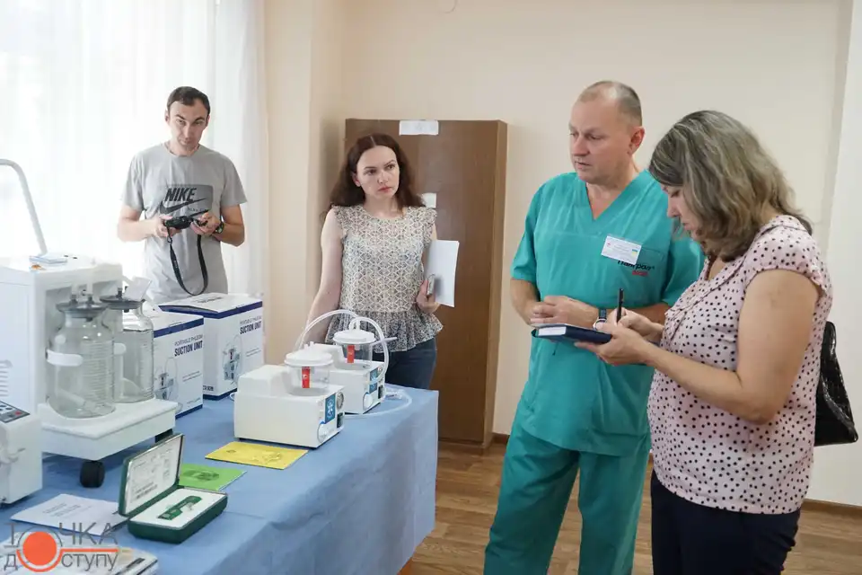 Онкодиспансеру в Кропивницькому передали унікальне благодійне обладнання (ФОТО) фото 1