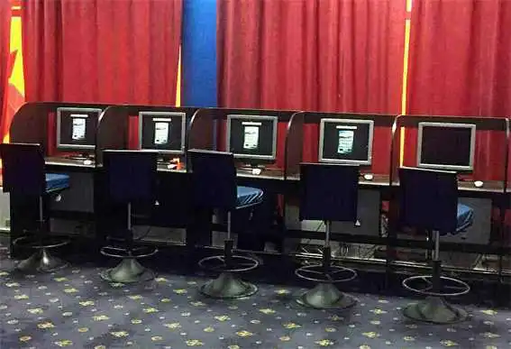 У Кропивницькому «накрили» два гральних зали, вилучено комп'ютери та «чорну» бухгалтерію (ФОТО) фото 2