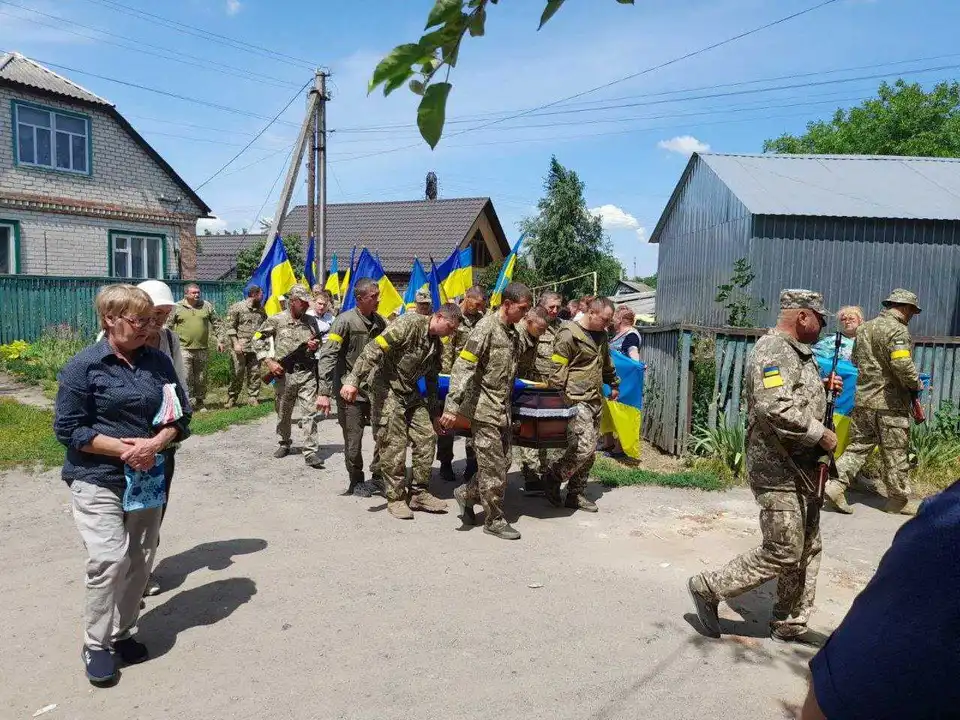 В громаді на Кіровоградщині попрощалися з загиблим захисником (ФОТО)