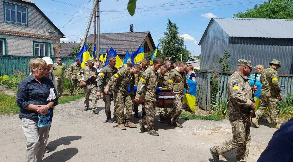 В громаді на Кіровоградщині попрощалися з загиблим захисником (ФОТО) фото 1