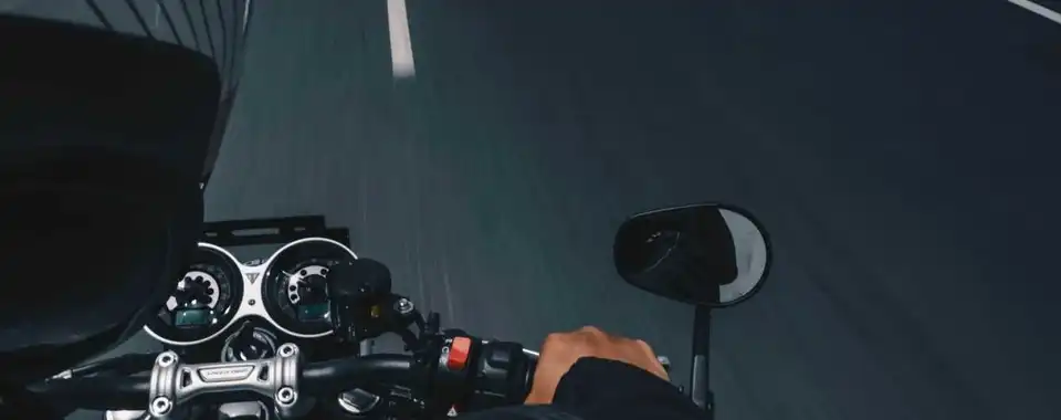 У Кропивницькому мотоцикліст врізався в «Porsche Cayenne»