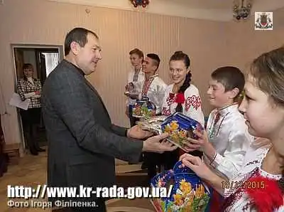 Міський голова Кіровограда завітав до дитячого будинку з подарунками фото 1