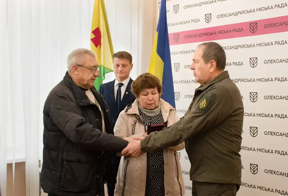 батькам вручили нагороди синів