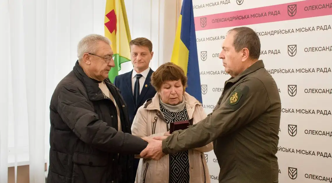 батькам вручили нагороди синів