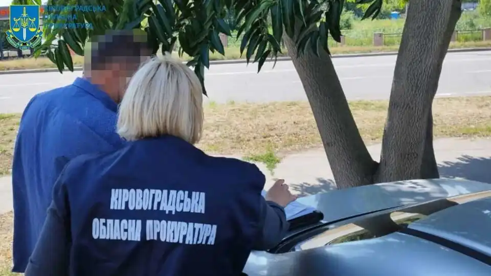 Незаконна реєстрація землі на 4 мільйони: трьом посадовцям оголосили підозру на Кіровоградщині