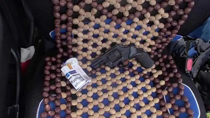 Водій напідпитку віз зброю (ФОТО) фото 2