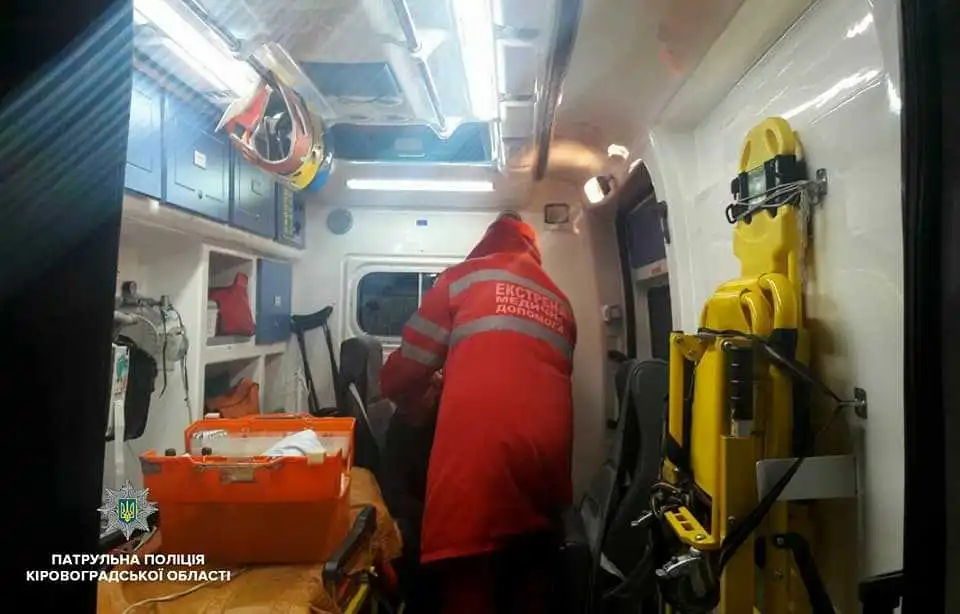 Четверо на одного: молодики у Кропивницькому скалічили спільного знайомого (ФОТО) фото 1