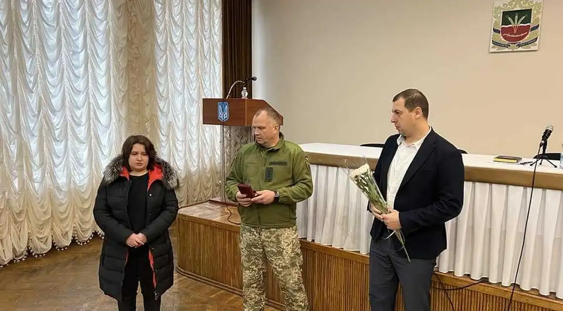 В громаді на Кіровоградщині доньці загиблого захисника вручили його орден (ФОТО) фото 1