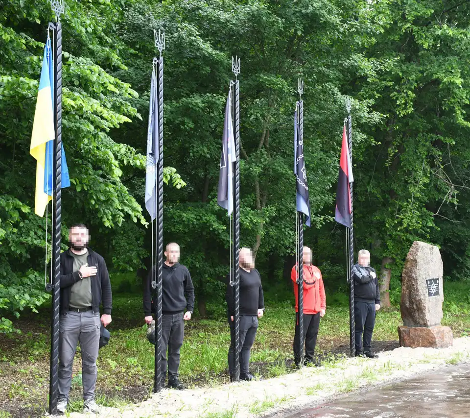 відкриття меморіальної дошки в урочищі "Чорний ворон"