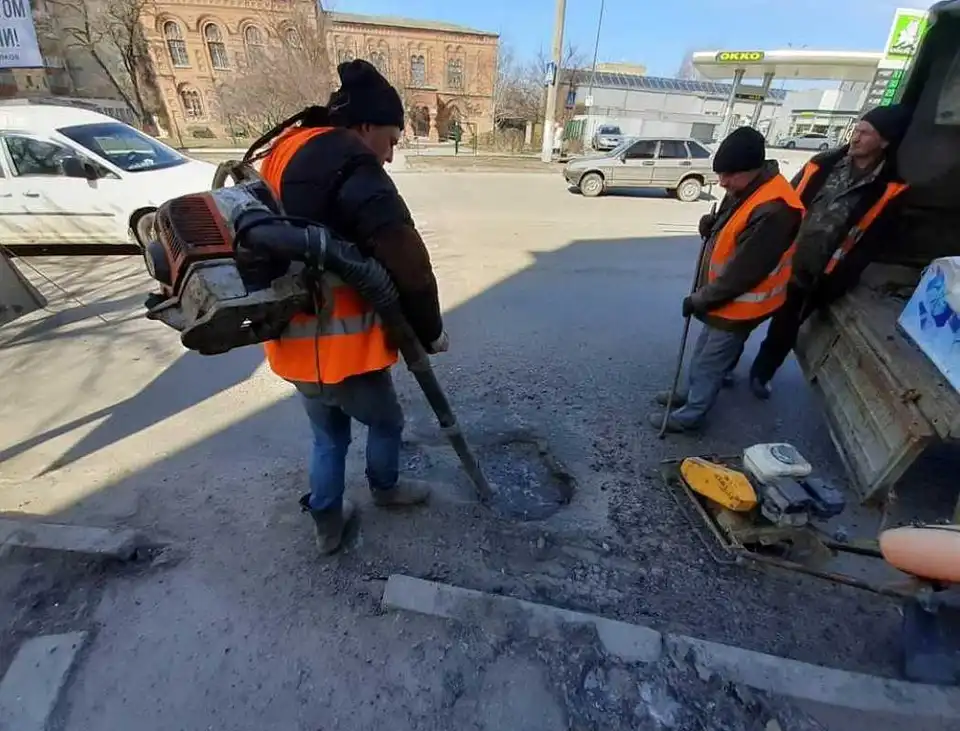 У Кропивницькій міськраді розповіли, на яких вулицях уже зробили поточний ремонт доріг