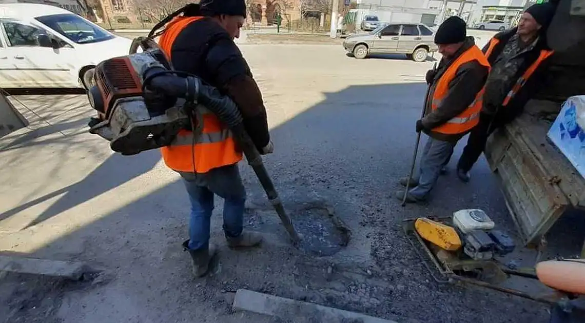 У Кропивницькій міськраді розповіли, на яких вулицях уже зробили поточний ремонт доріг фото 1