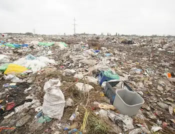 Мільйони тонн відходів та райдужні перспективи: чим живе найбільше сміттєзвалище Кропивницького (ФОТОРЕПОРТАЖ) фото 1