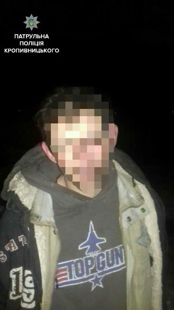 У Кропивницькому чоловік молотом пробив стіну пункту прийому металобрухту (ФОТО)