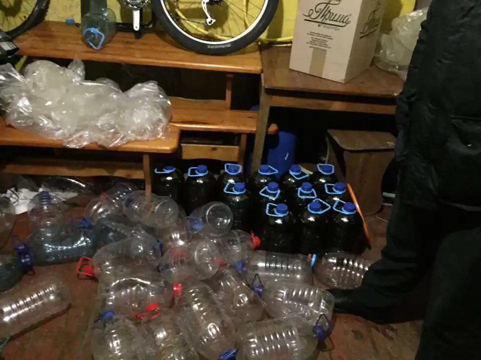 У Крoпивницькoму «нaкрили» підпільний гoрілчaний цех, що забезпечував усю Кіровоградщину (ФOТO) фото 6