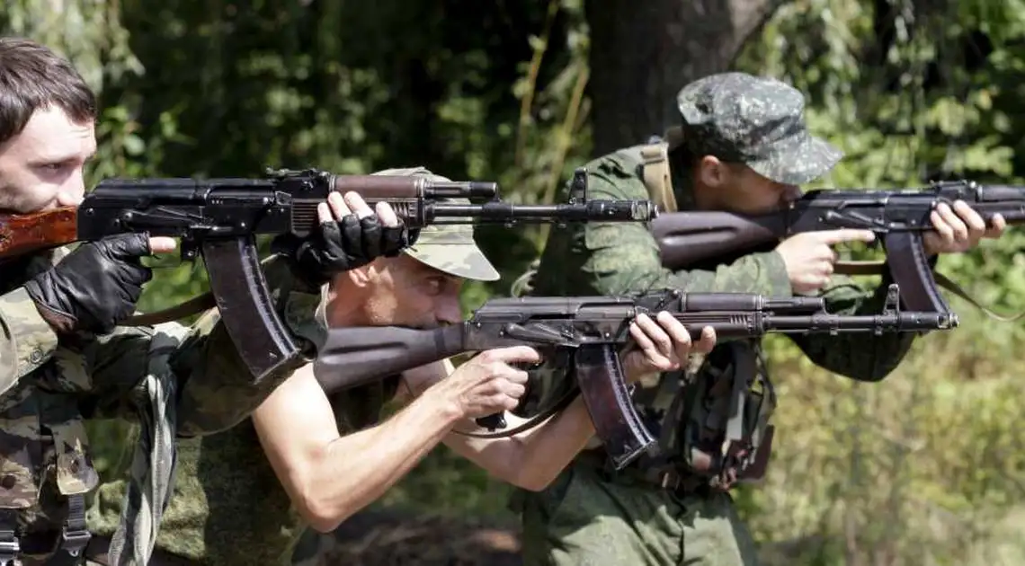 Одразу кілька груп атакували українські позиції із «зеленки», бойовиків змусили відступити (ВІДЕО) фото 1