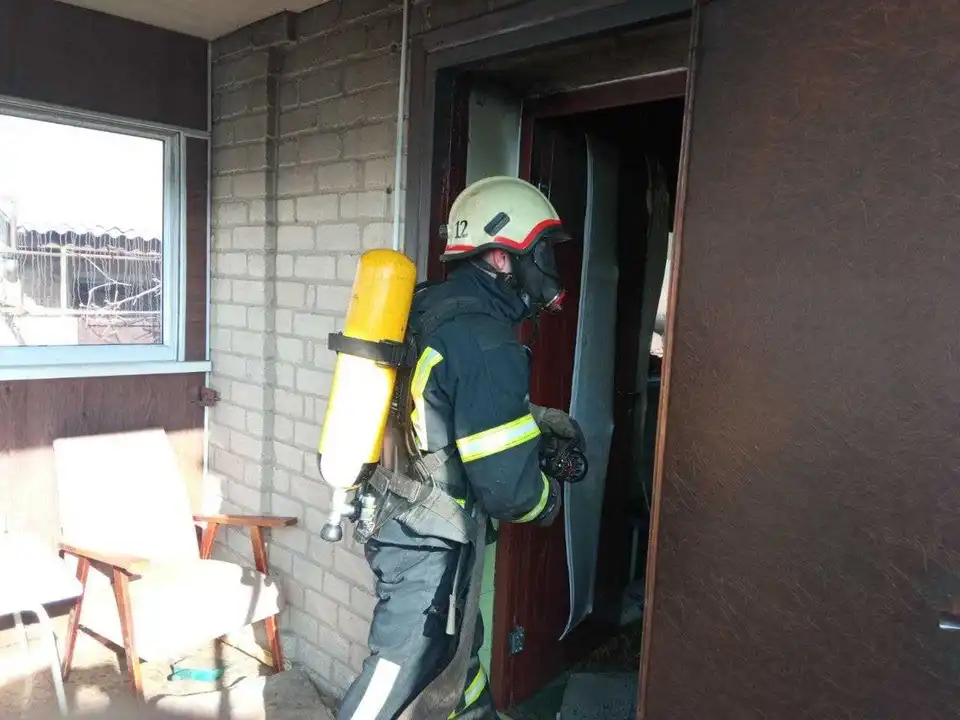 На Кіровоградщині під час гасіння пожежі врятували 47-річного чоловіка