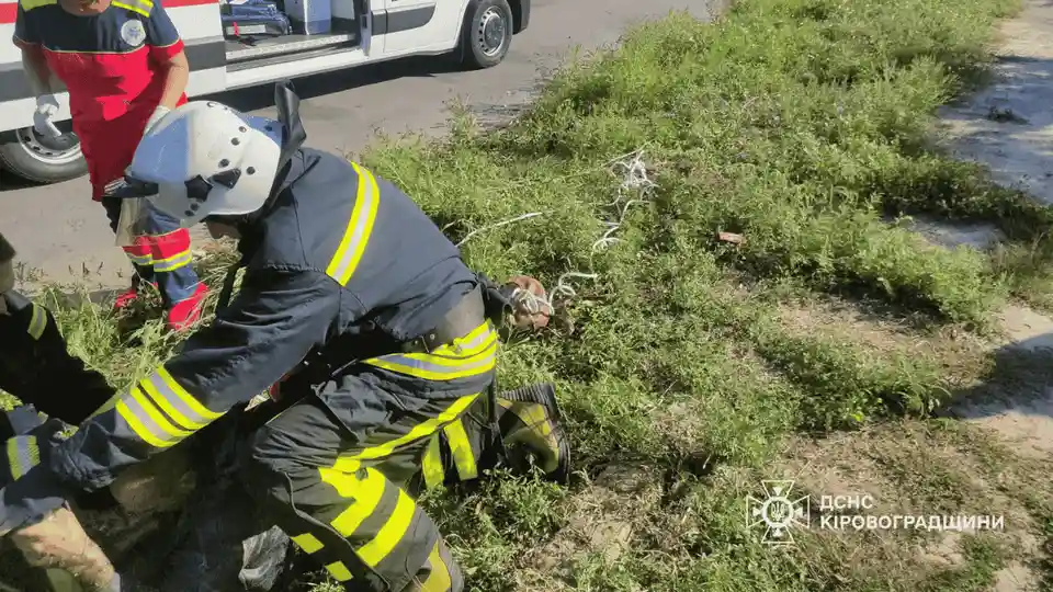 Упав у каналізаційну яму: на Кіровоградщині рятувальники допомогли чоловікові вибратися