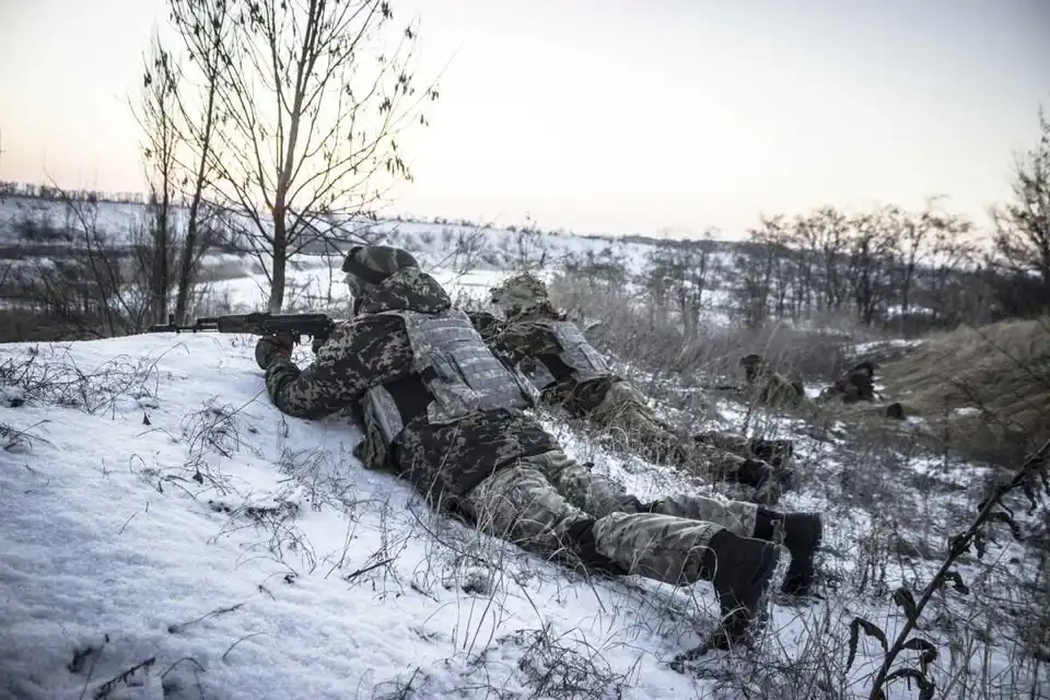 АТО: розстріл цивільного Луганського, танки в Донецьку та «українські карателі» в «ДНР» (ВІДЕО)