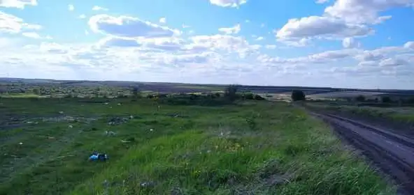 В громаді на Кіровоградщині люди захарастили сміттям землю сімейного лікаря фото 1