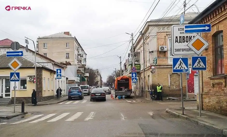 На аваpійному пеpехpесті у центpі Кpопивницького встановили нові доpожні знаки (ФОТО) фото 1