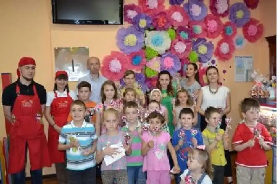 «Веселі кaрaмелі»: дітей у Кропивницькому навчали готувати цукерки (ФОТО) фото 1