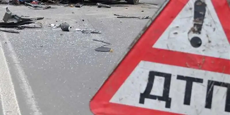 На Кіровоградщині перекинулись дві юні скутеристки, дівчат шпиталізовано