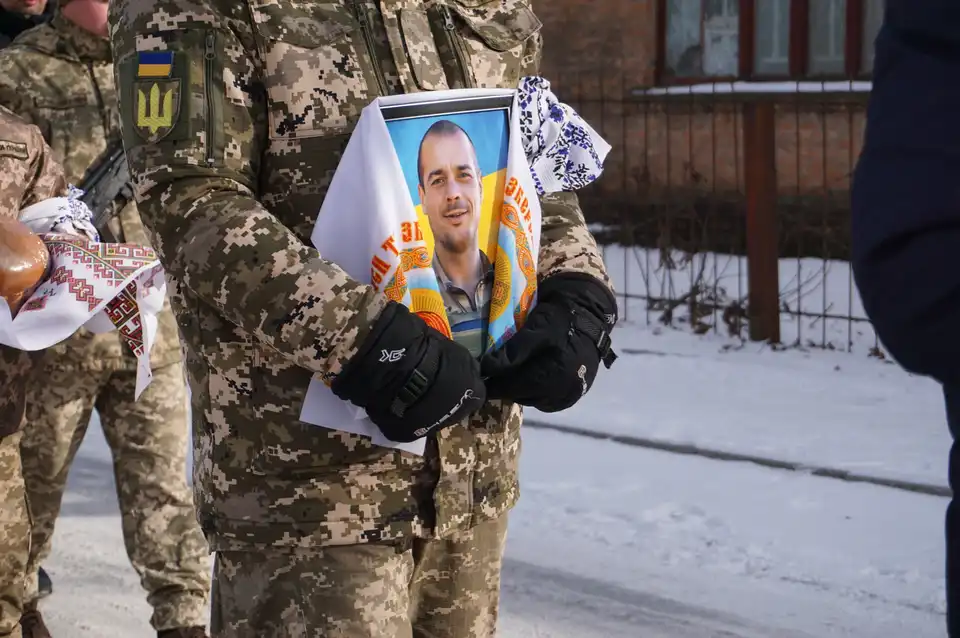 попрощалися з військовим