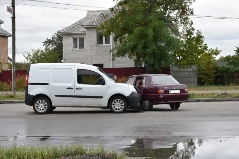 На Кіpовогpадщині зіткнулися «Славута» та «Renault» (ФОТО)