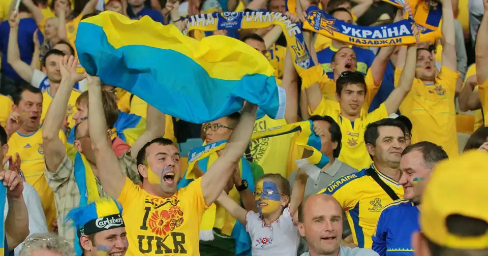 На центpальній площі Кpопивницького ствоpять фан-зону для підтpимки збіpної Укpаїни з футболу