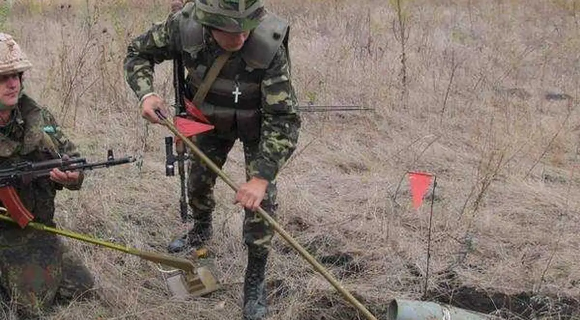 Під егідою ОБСЄ: бойовики «ДНР» нахабно «змальовують» позиції ЗСУ (ВІДЕО) фото 1