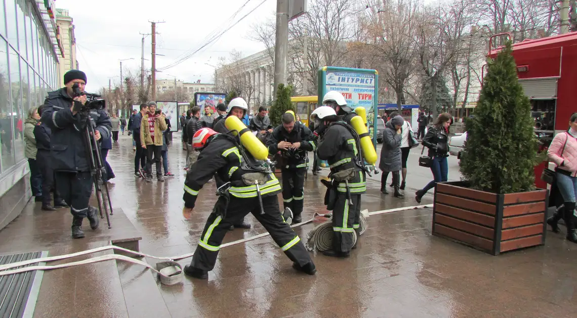 Привид кемеровської трагедії: у Кропивницькому евакуювали відвідувачів «Depo`t center» (ФОТО) фото 1