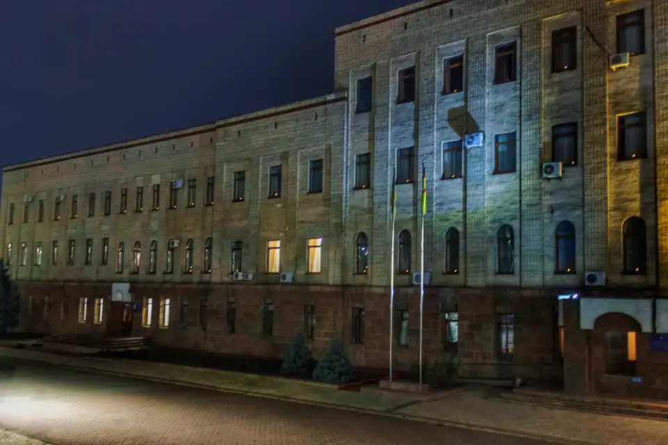 Сотню свічок у пам’ять про заморених голодом запалили в Кіровоградській облдержадміністрації фото 1